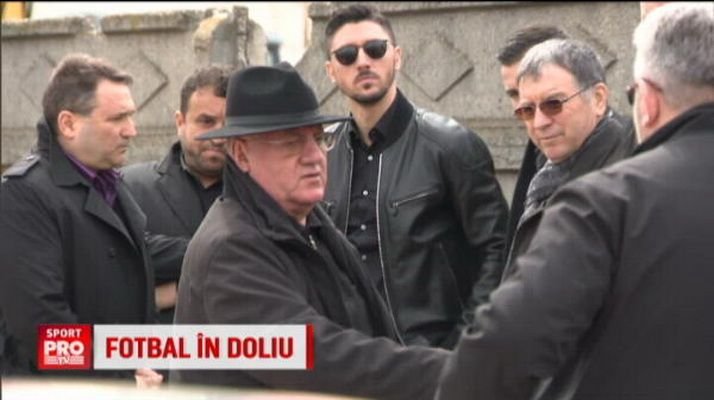 Vasile Turcu a fost condus pe ultimul drum de fostii prieteni din fotbal: Dragomir, Argaseala si Marica au dus coroane