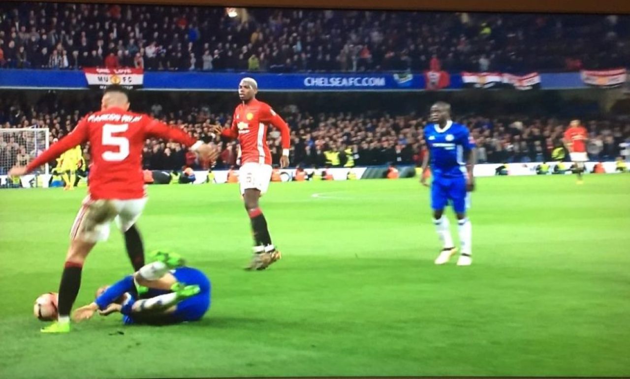 GEST GOLANESC facut de un jucator al lui Manchester United! Ce a patit Hazard pe teren e scandalos_1