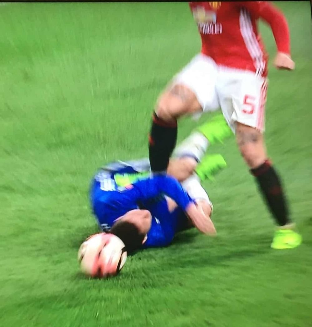 GEST GOLANESC facut de un jucator al lui Manchester United! Ce a patit Hazard pe teren e scandalos_2