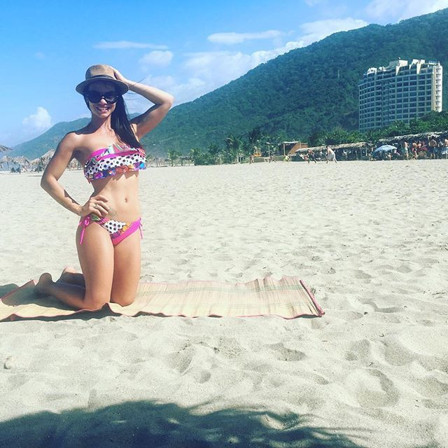 O echipa din Guatemala si-a pus fizioterapeut o BOMBA SEXY! Ce au inceput sa faca fanii la fiecare meci :))_12