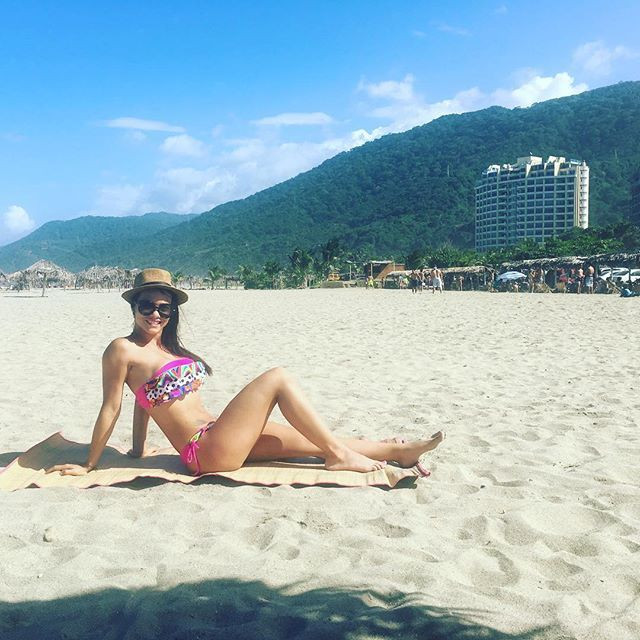 O echipa din Guatemala si-a pus fizioterapeut o BOMBA SEXY! Ce au inceput sa faca fanii la fiecare meci :))_13