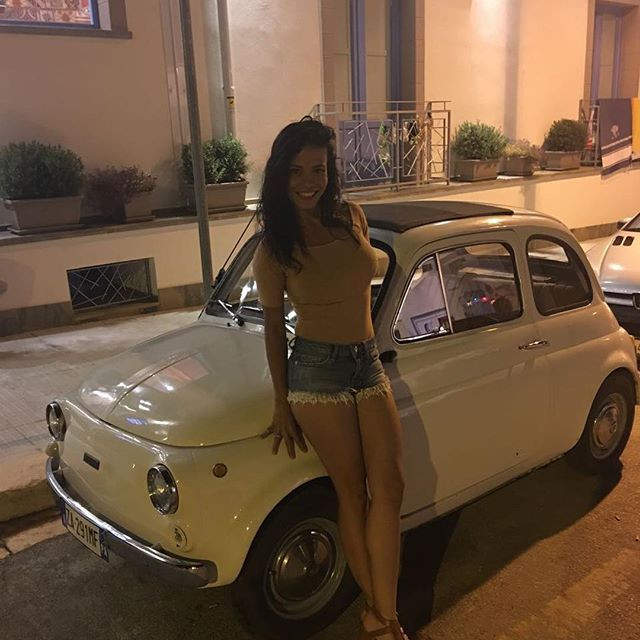 O echipa din Guatemala si-a pus fizioterapeut o BOMBA SEXY! Ce au inceput sa faca fanii la fiecare meci :))_10