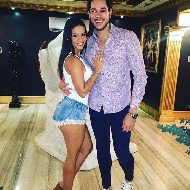 O echipa din Guatemala si-a pus fizioterapeut o BOMBA SEXY! Ce au inceput sa faca fanii la fiecare meci :))_24