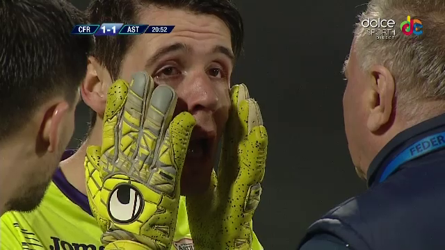 Moment SOCANT in CFR - Astra! Lung, transportat de urgenta la spital dupa ce a primit un sut in fata. E OUT de la nationala, Nita chemat in locul sau_2