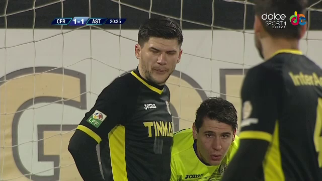 Moment SOCANT in CFR - Astra! Lung, transportat de urgenta la spital dupa ce a primit un sut in fata. E OUT de la nationala, Nita chemat in locul sau_4