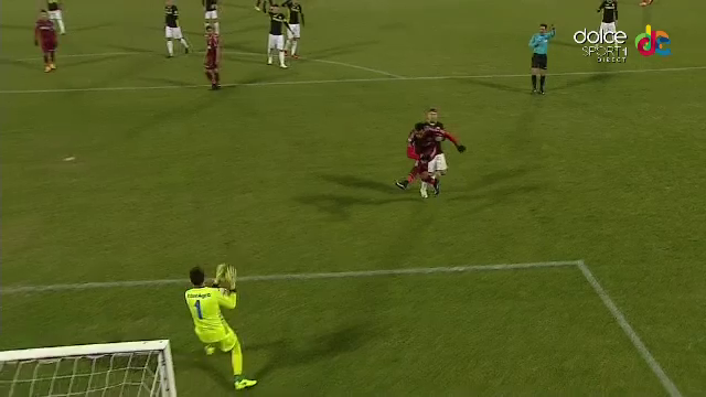 Moment SOCANT in CFR - Astra! Lung, transportat de urgenta la spital dupa ce a primit un sut in fata. E OUT de la nationala, Nita chemat in locul sau_6