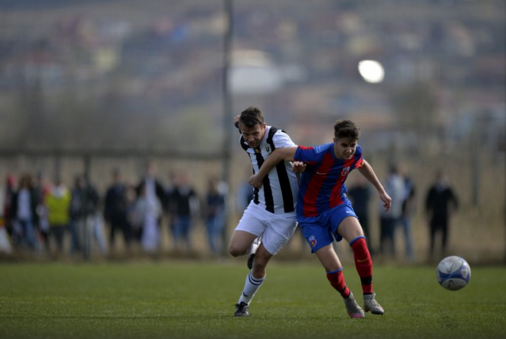 Marea Unire de la Cluj: echipa care a imbracat azi un echipament jumatate FCSB - jumatate CSA Steaua chiar sub ochii lui Burleanu