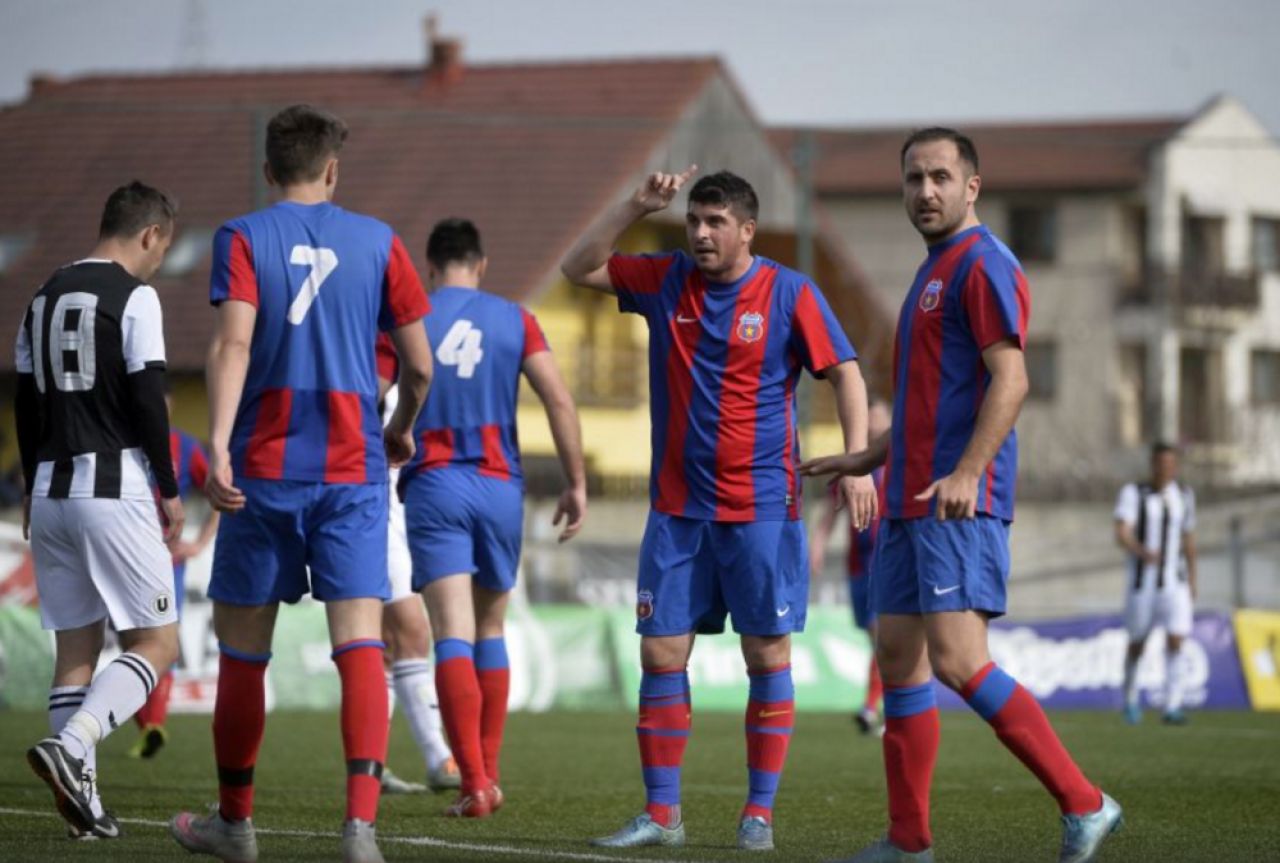 Marea Unire de la Cluj: echipa care a imbracat azi un echipament jumatate FCSB - jumatate CSA Steaua chiar sub ochii lui Burleanu_2