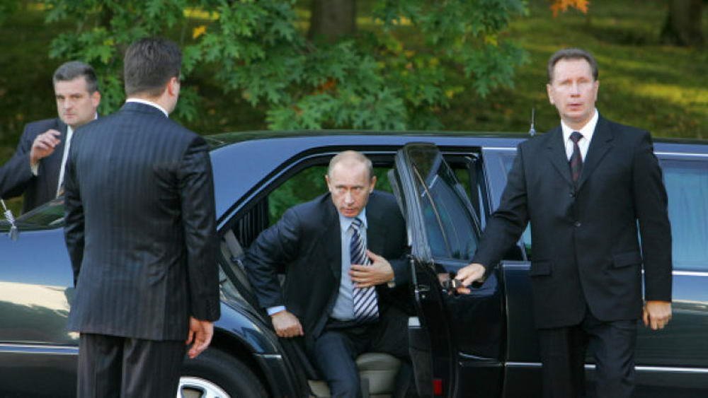 Cum arata LIMUZINA lui Vladimir Putin. Masina cu care Rusia UIMESTE Occidentul: 