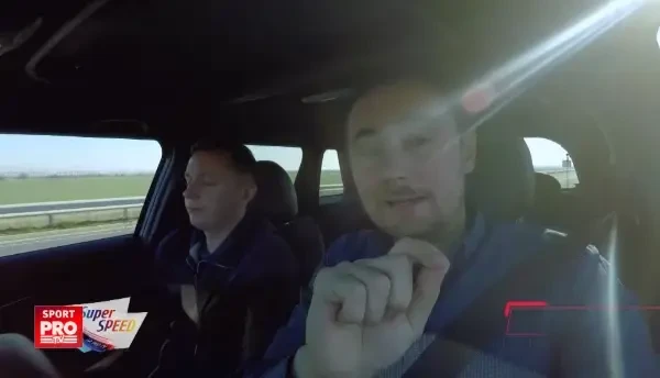 Cum se conduce MINI Cooper 5 door