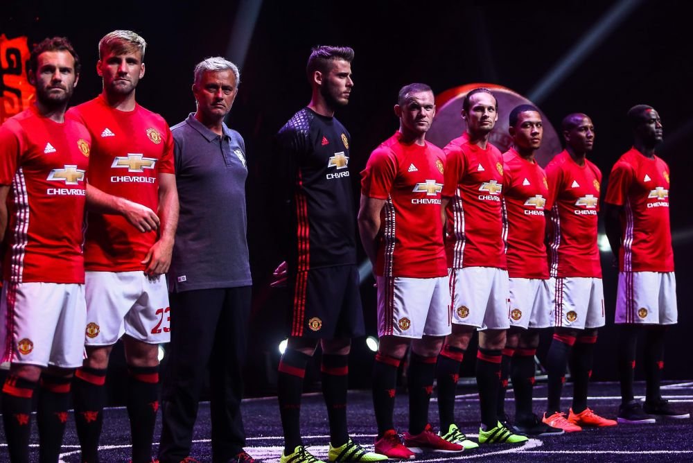 Mourinho mai face o victima la United! A facut PRAF un jucator adus pe 40 de milioane: Nu are cum sa prinda nici macar banca!