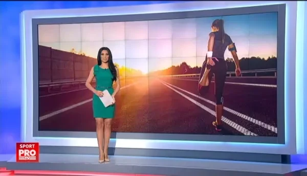 Alibec e pufosel, sa vina sa dea burtica jos Sexy instructoarea care ii promite stelistului ca-l face...Ronaldo :)