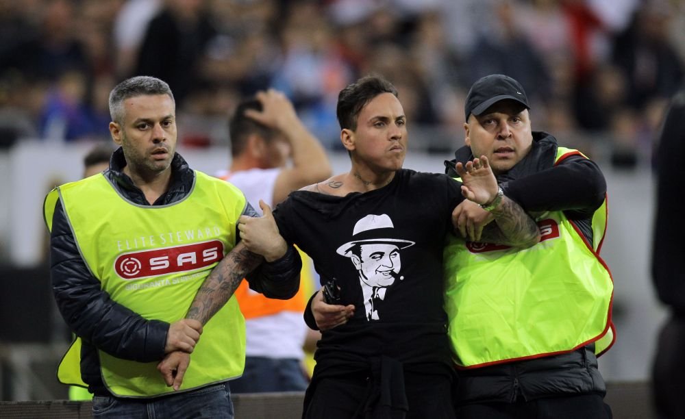 Decizia luata de FRF dupa ce dinamovistii au intrat pe teren la meciul cu Steaua.&nbsp;A amendat AMBELE cluburi