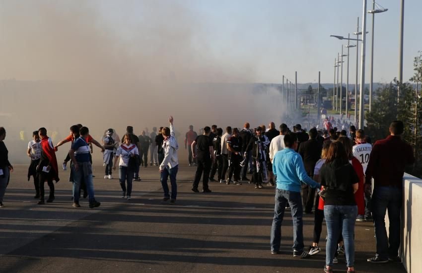 INCREDIBIL! Motivul pentru care turcii au intrat cu BOMBE artizanale pe stadionul lui Lyon! Ce eroare au facut gazdele_6