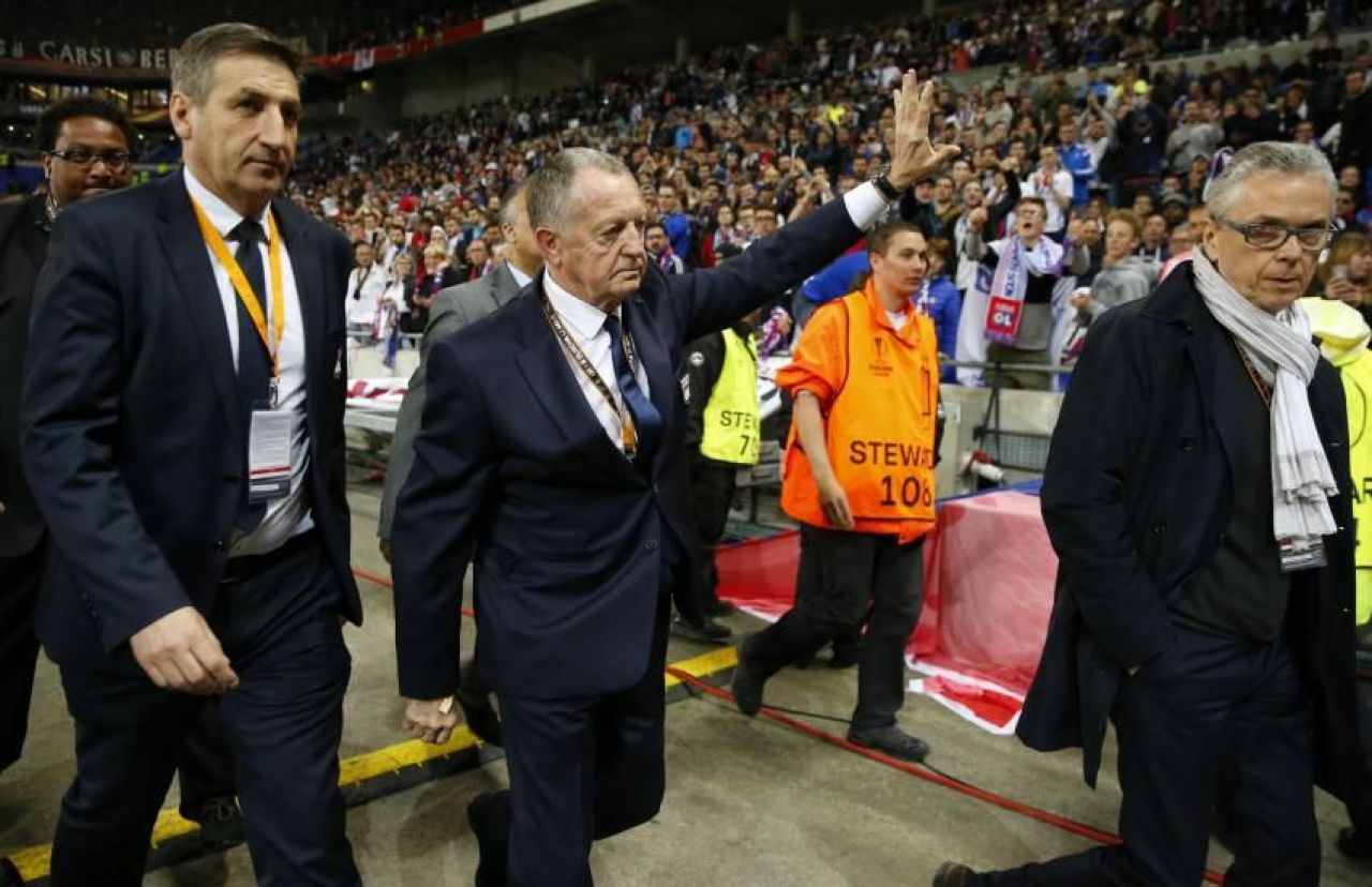 INCREDIBIL! Motivul pentru care turcii au intrat cu BOMBE artizanale pe stadionul lui Lyon! Ce eroare au facut gazdele_11