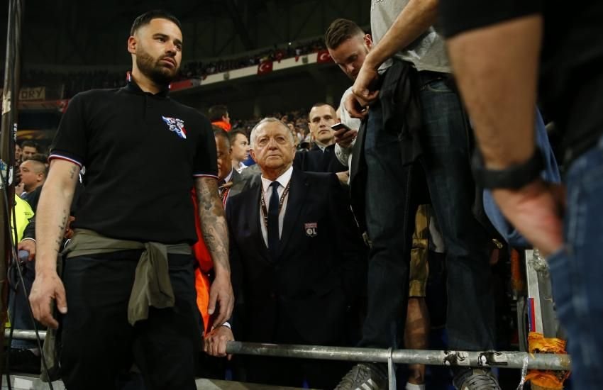 INCREDIBIL! Motivul pentru care turcii au intrat cu BOMBE artizanale pe stadionul lui Lyon! Ce eroare au facut gazdele_10