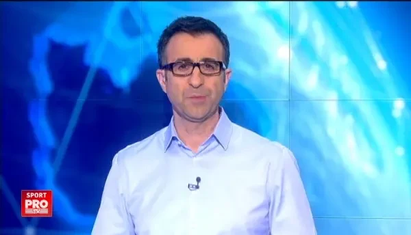 Imagini nebune cu Mutu, postate la 5 dimineata. Managerul lui Dinamo, cantand manele alaturi de lautari. VIDEO