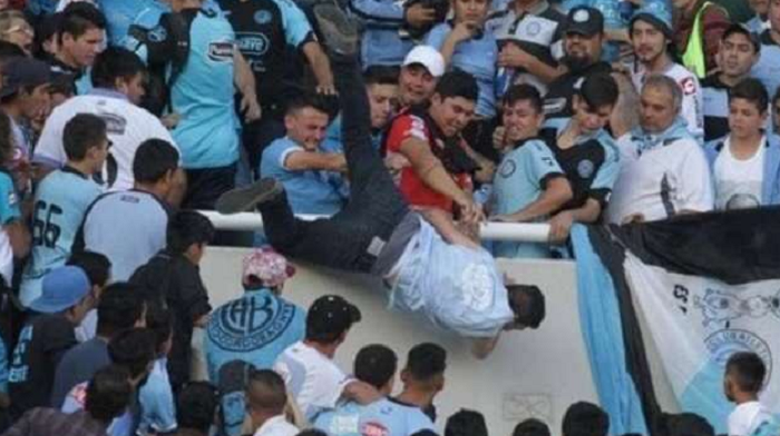 UPDATE | Suporterul aruncat din tribuna a murit! Film de groaza: agresorul este asasinul fratelui sau!