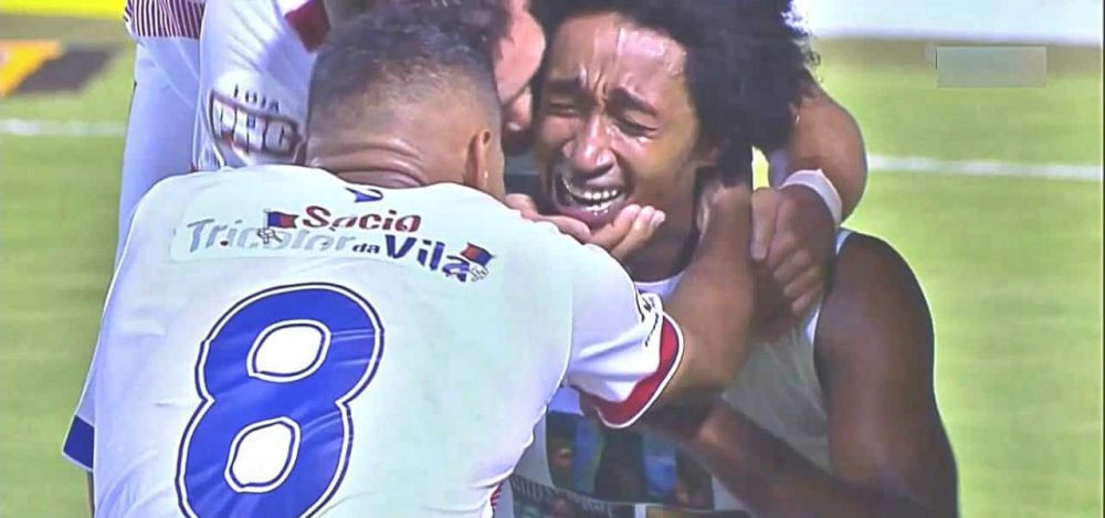 Cel mai URAT cartonas galben acordat vreodata. Fratele unuia dintre fotbalistii decedati de la Chapecoense, avertizat, desi plangea in hohote