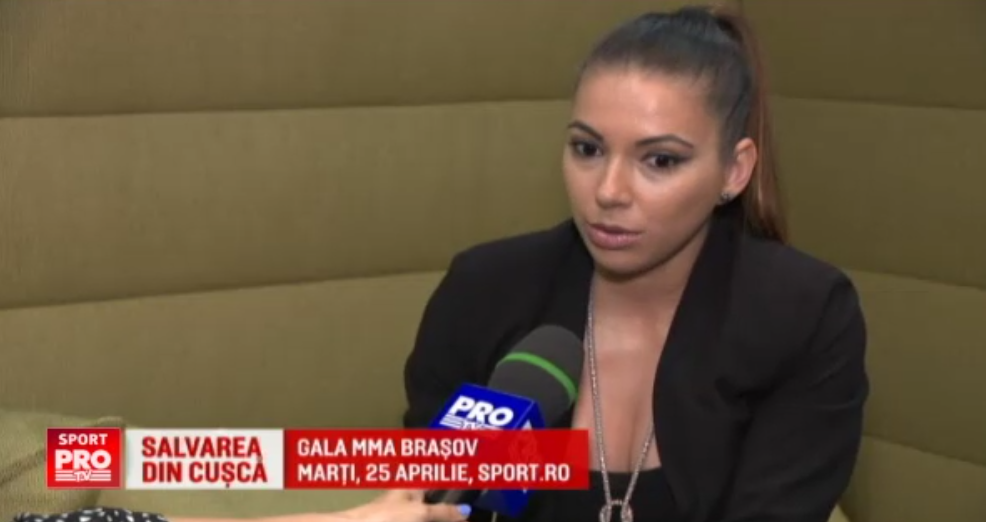 Barbatii lesina in fata ei :) Cea mai sexy kinetoterapeuta din cusca e romanca: Baietii sunt bucurosi cand ma vad