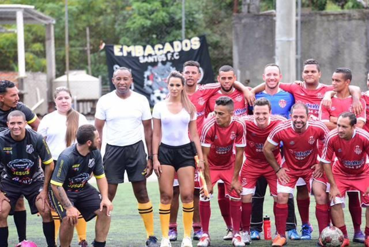 SEXY TUSIERA din Brazilia! Cum arata arbitra care le distrage atentia jucatorilor. FOTO _4