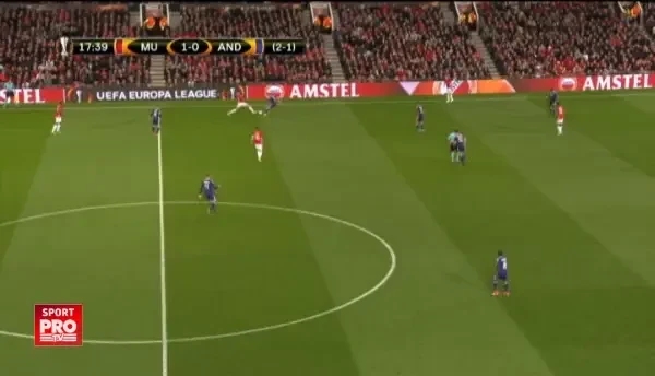 Moment TERIBIL sub ochii lui Chipciu! Rojo s-a lovit rau cand incerca sa-i ia mingea si a iesit pe TARGA. VIDEO