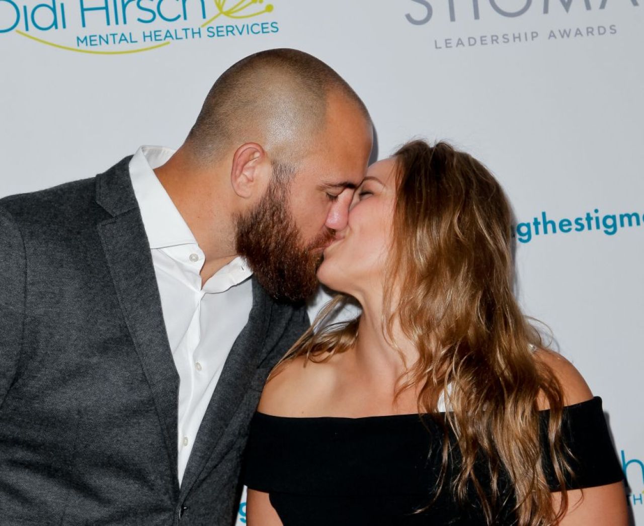 Ronda Rousey se marita! Cum arata barbatul care a convins-o sa spuna DA pe cea mai tare luptatoare din lume_1