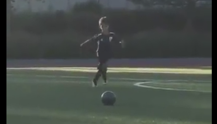 VIDEO: Ronaldo Jr. il imita pe tatal sau la o lovitura libera si inscrie un super gol :)