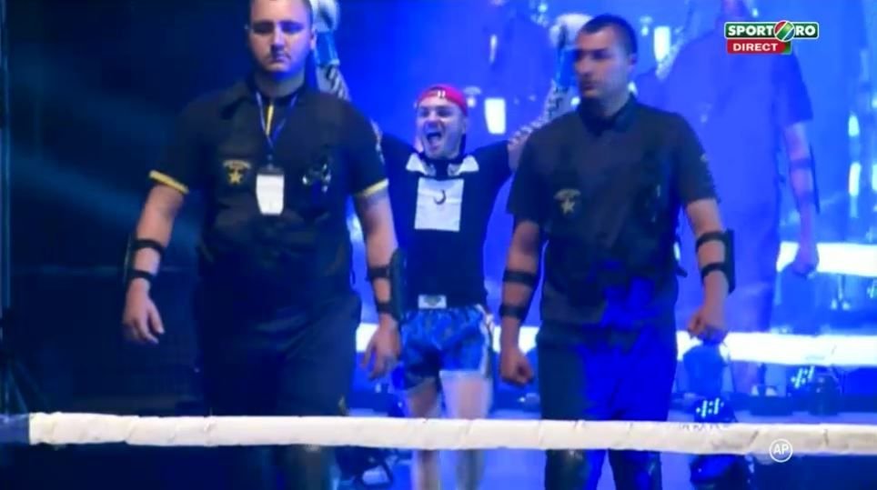 VIDEO! Premiera in ring in direct la Sport.ro! Cum a aparut un luptator roman in gala de la Targoviste :)