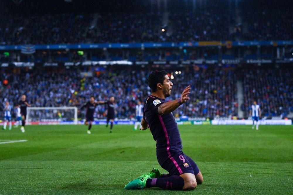 Momente de teroare la Espanyol - Barcelona! Un fan cu tricoul Barcei a intrat cu un pistol pe stadion si a tras in aer