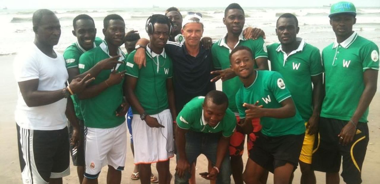 FANTASTIC! Un roman antreneaza in Ghana! Ce povesti SENZATIONALE are de spus_1