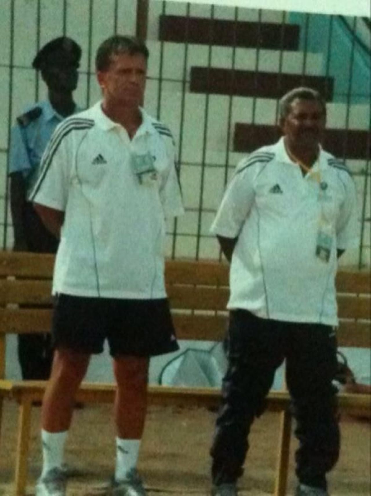 FANTASTIC! Un roman antreneaza in Ghana! Ce povesti SENZATIONALE are de spus_7
