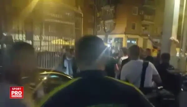 IMAGINI ULUITOARE de la Madrid! Morosanu nu a fost lasat sa plece dupa gala! VIDEO