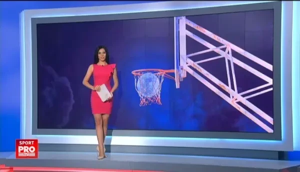 Stelistul Enache a dat fotbalul pe baschet, iar o fana i-a facut marcaj: Vezi ca te astept dupa meci la poze . Cum a reactionat jucatorul