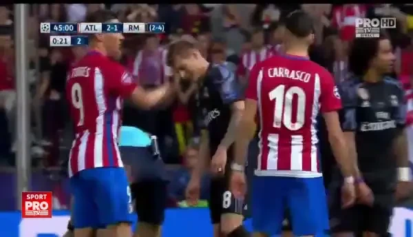 "Ce-ai patit, clovnule?!" Torres a sarit la gatul lui Cristiano Ronaldo! Cum i-a raspuns jucatorul Realului