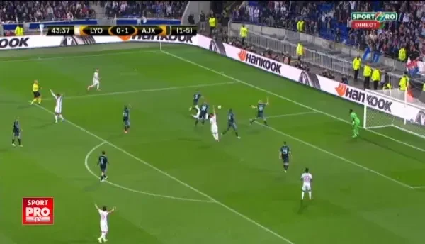 GOOOL Lacazette, in Lyon - Ajax | VIDEO