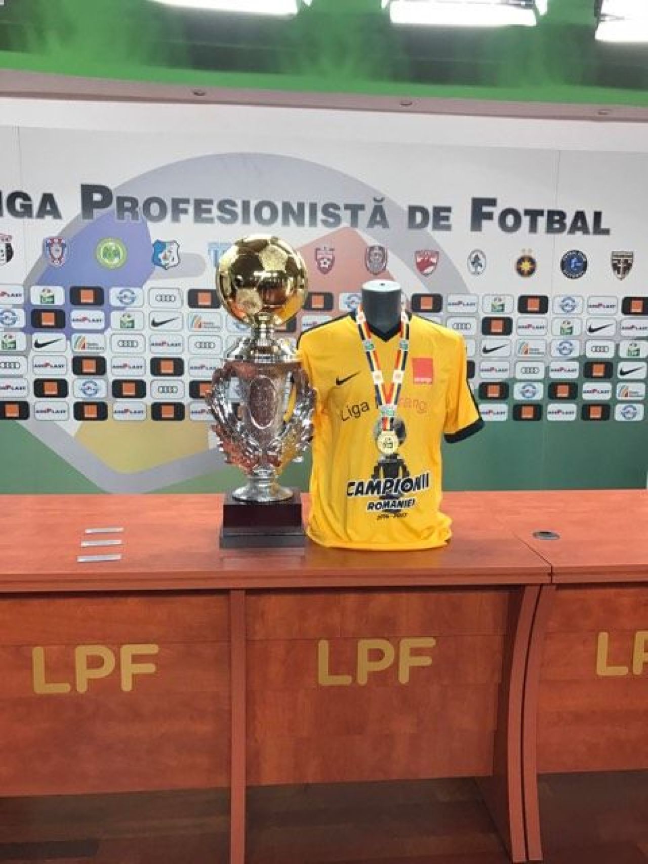 Medalii, tricouri, trofee si arcade pentru toata lumea: LPF si-a triplat bugetul de premiere! Ce se va intampla cu cele doua trofee care raman nedate :)_2