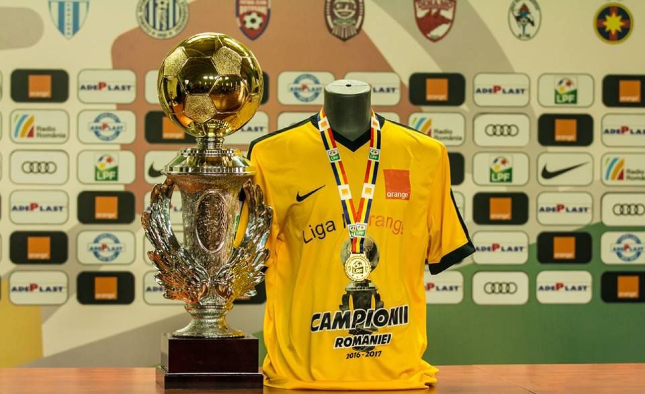 'Un jucator cu cap in loc de minge si aripi in loc de maini!?' Marea eroare a Ligii cand a ales trofeul de campioana_3