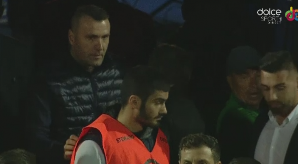 Scene INCREDIBILE dupa fluierul final! Ce a facut Hagi cand mii de oameni au intrat in teren