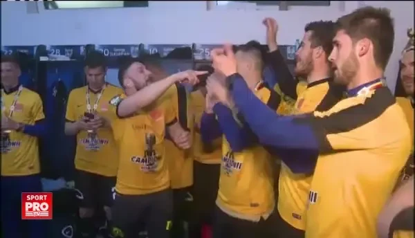 NEBUNIE dupa ce jucatorii lui Hagi au ajuns in vestiar! VIDEO: cum s-au bucurat CAMPIONII ROMANIEI