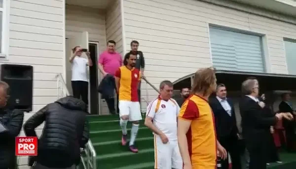 Hagi s-a intors la Galatasaray! Imagini GENIALE de azi! Cum a fost primit la sarbatoare de Podolski si Sneijder