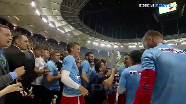 Asa ceva chiar nu s-a mai intamplat. Cine le-a decernat trofeul 