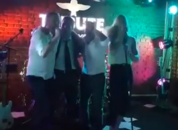 Imagini nebune si neasteptate :) Cu cine a petrecut Mutu in club castigarea Cupei Ligii: Campionii sarbatoresc ca niste campioni