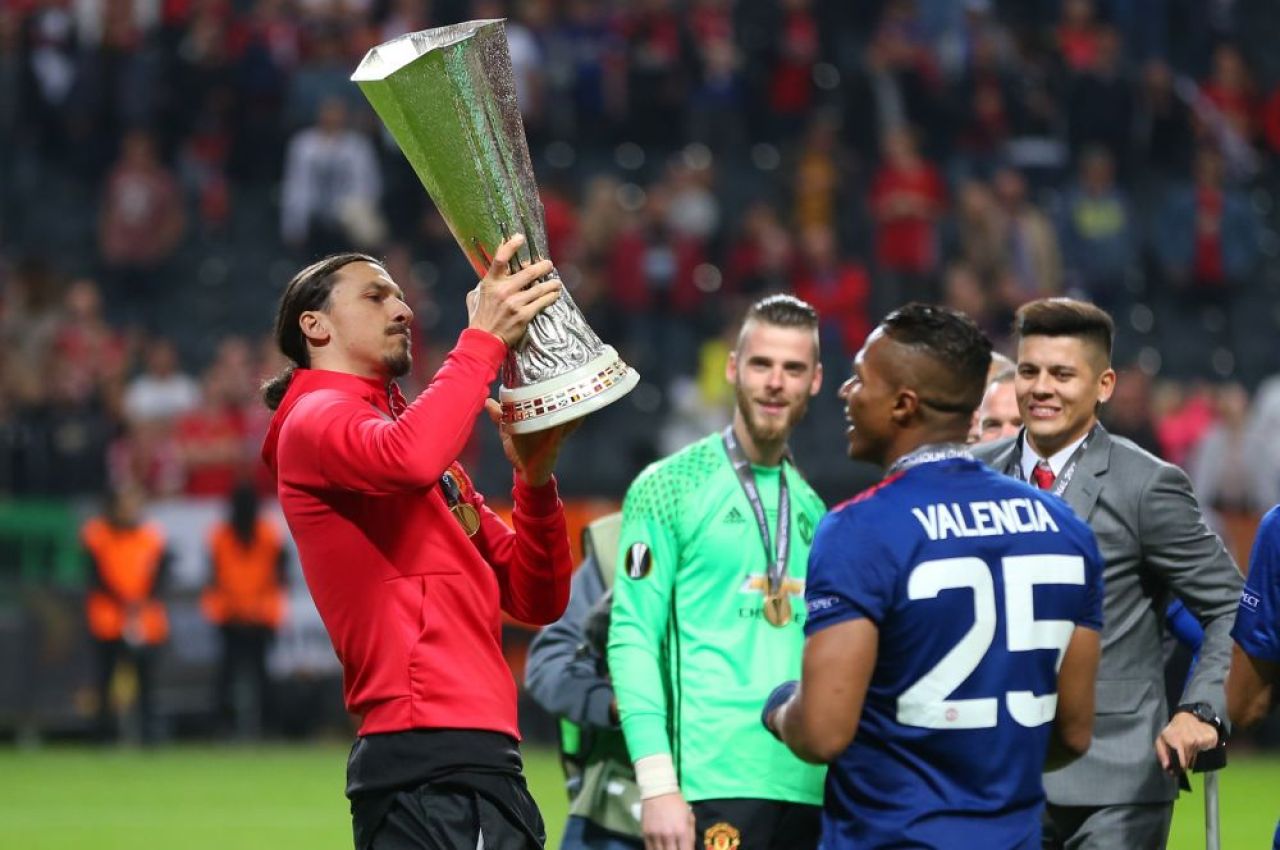 ZLATAN SHOW! Ibrahimovic s-a bucurat ca un nebun dupa al 33-lea trofeu din cariera! Ce a facut la finalul partidei_3