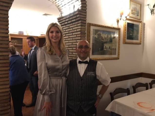 Gafa amuzanta a Ivankai Trump! Cum a reactionat cand a vazut un tablou cu o legenda a fotbalului italian: 