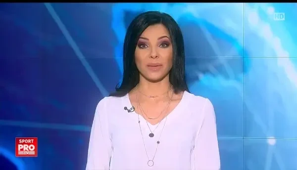 MADE in Romania! Faza dementiala la un meci disputat astazi la Bistrita! Un jucator a comandat o pizza pe banca de rezerve