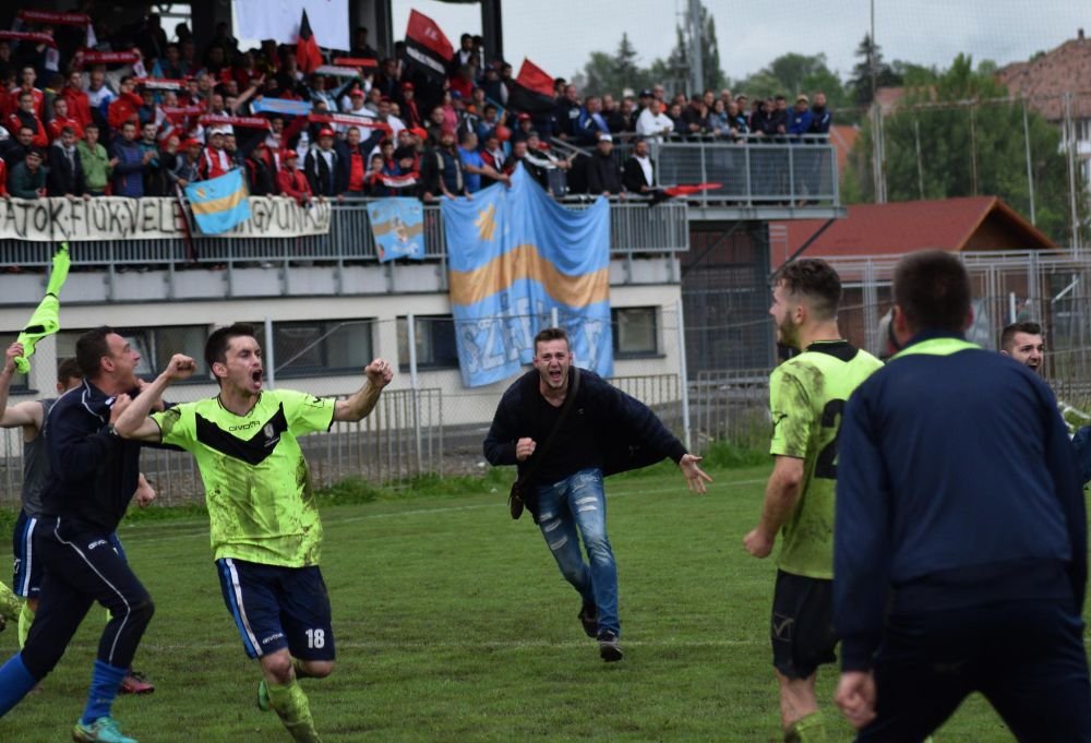 Scenariu SF in Liga a 3-a. Calificare asteptata de 113 ani, ratata, gol cu portarul in minutul 93 si promovare sarbatorita pe gardul cu sarma ghimpata_4