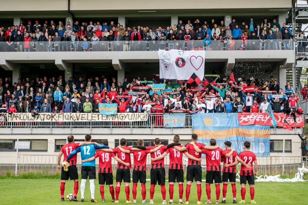 Scenariu SF in Liga a 3-a. Calificare asteptata de 113 ani, ratata, gol cu portarul in minutul 93 si promovare sarbatorita pe gardul cu sarma ghimpata_5