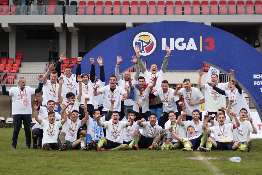 Scenariu SF in Liga a 3-a. Calificare asteptata de 113 ani, ratata, gol cu portarul in minutul 93 si promovare sarbatorita pe gardul cu sarma ghimpata_7