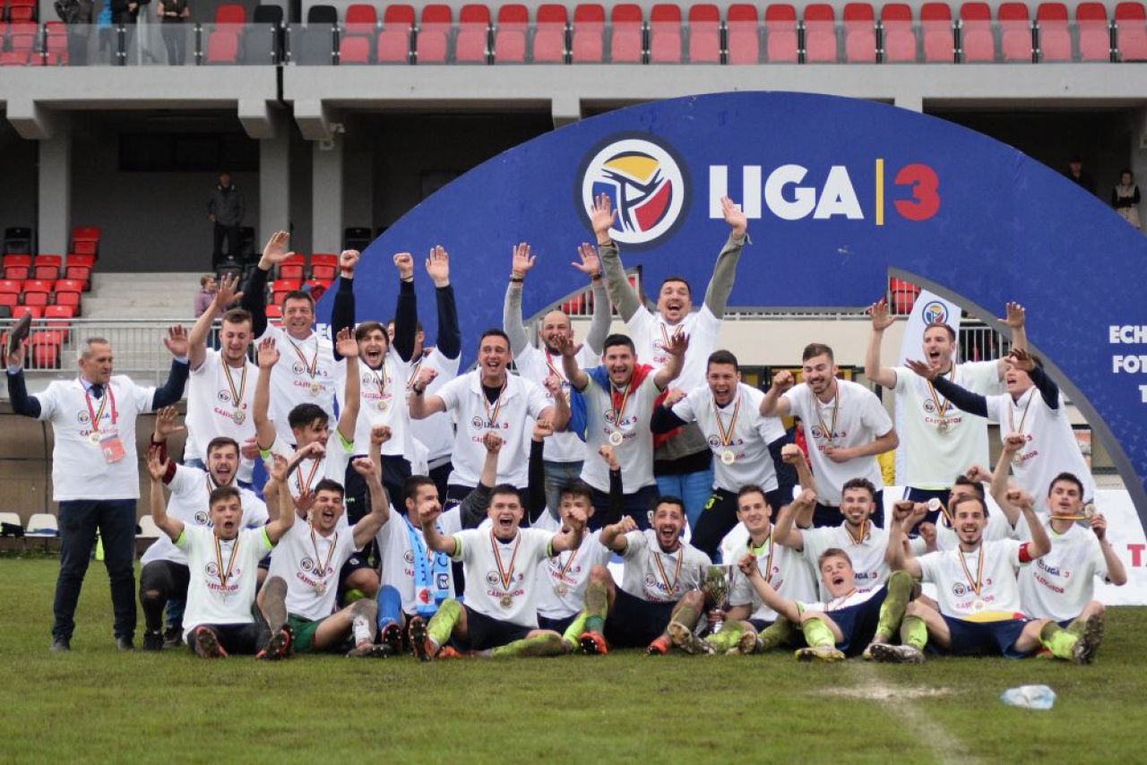 Scenariu SF in Liga a 3-a. Calificare asteptata de 113 ani, ratata, gol cu portarul in minutul 93 si promovare sarbatorita pe gardul cu sarma ghimpata_7